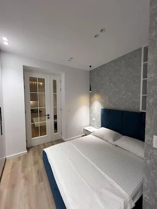 Peaceful Apartment Ish-Blloku Area Tirana 0*,